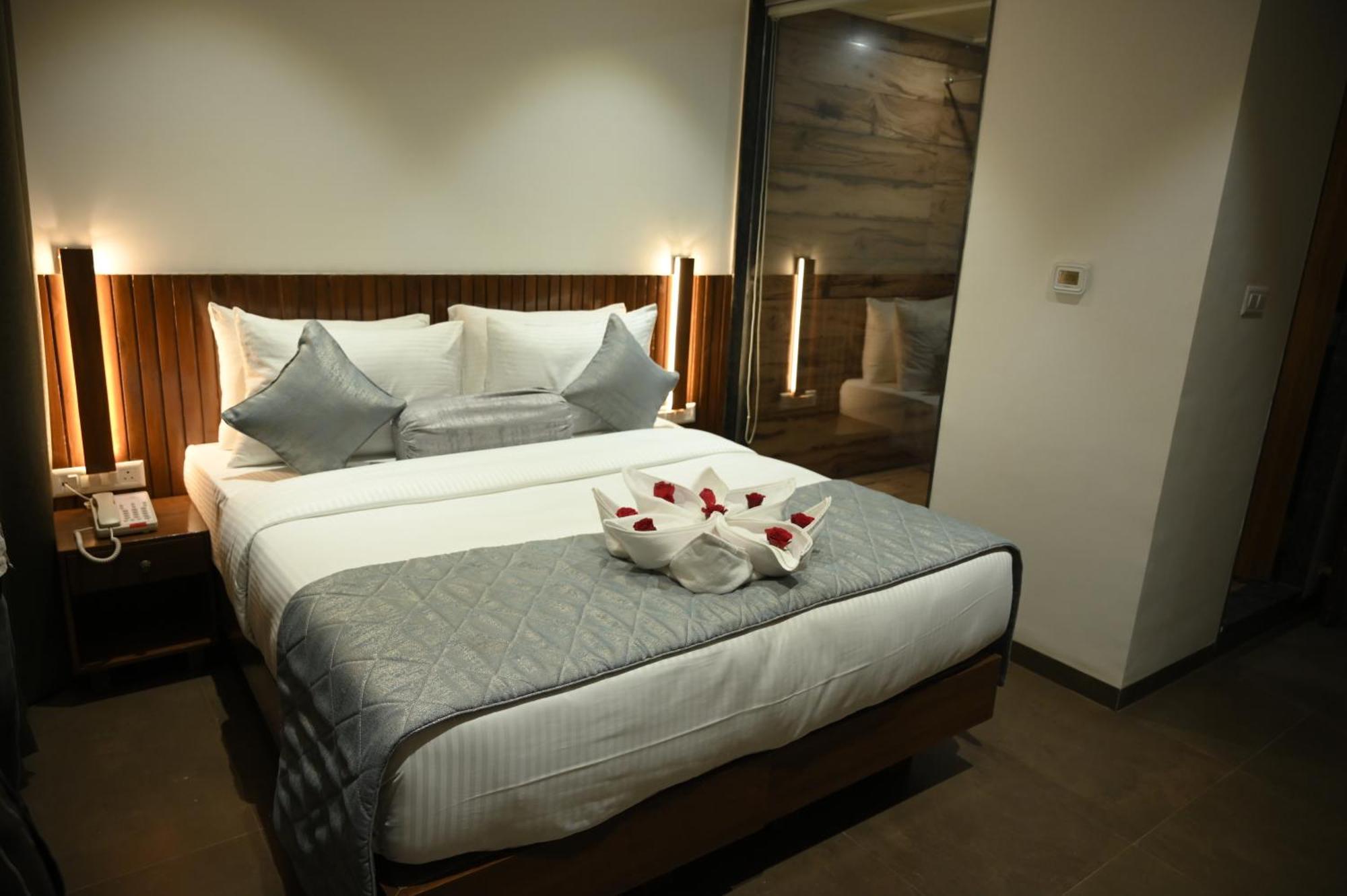 Mango Leaf Lake Resort Malkhed Eksteriør bilde