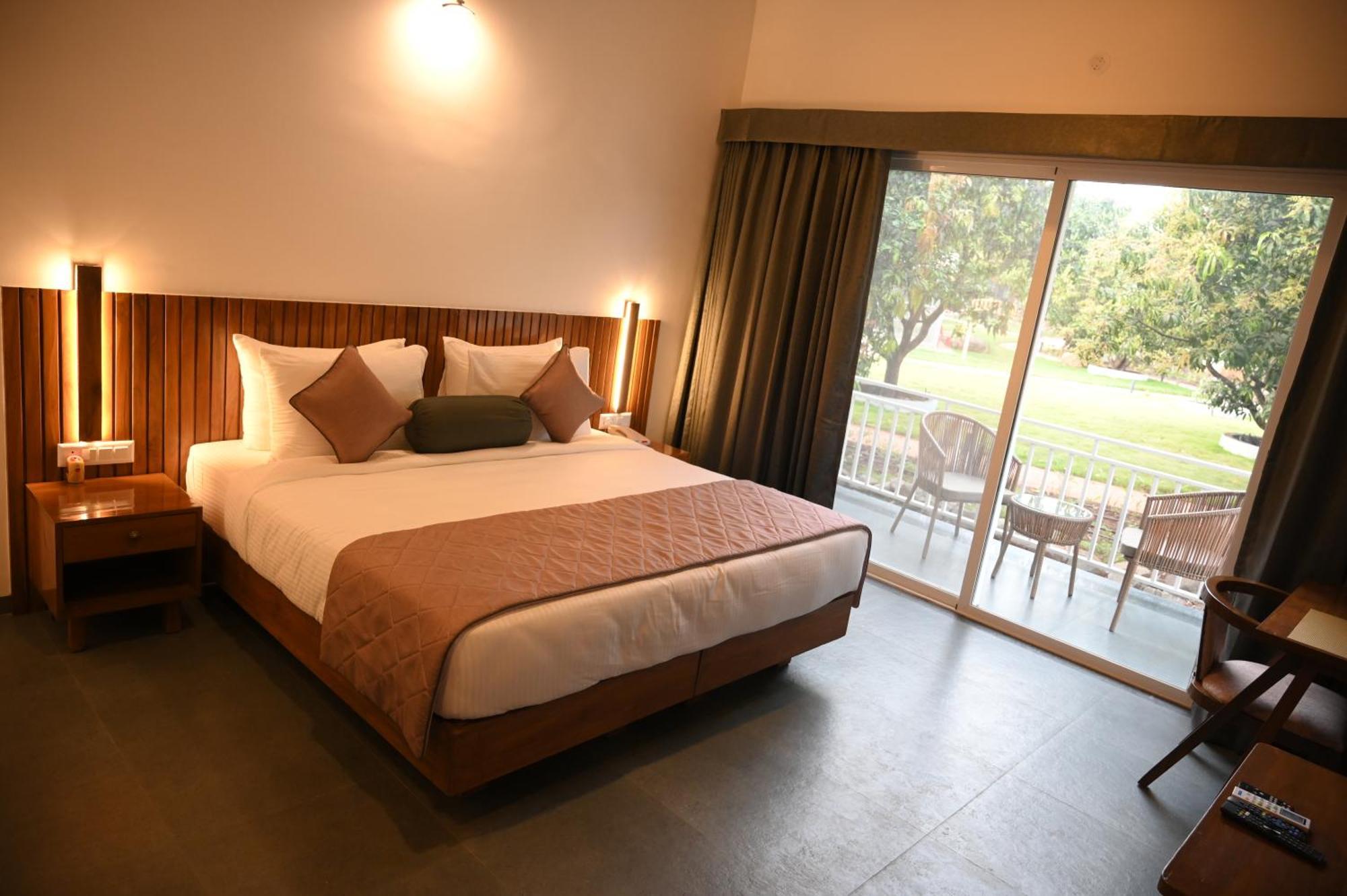 Mango Leaf Lake Resort Malkhed Eksteriør bilde